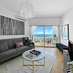 Lejlighed 1br Seafront With Community Pool *